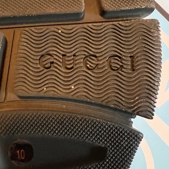 Gucci iconic flashtrek in black and gold. Size UK 10- runs US 10.5/11. - Picture 11 of 13